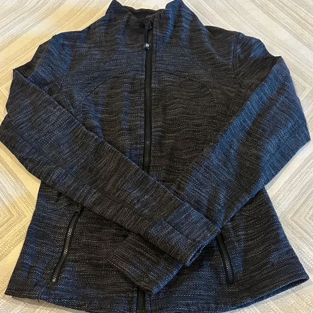 Lululemon Women’s Black and Gray Zip-Up Jacket/Sweatshirt - Size 6